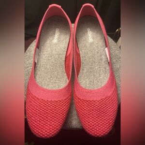 Excellent condition Allbirds women’s pink wovenTree Breezers flats size W9